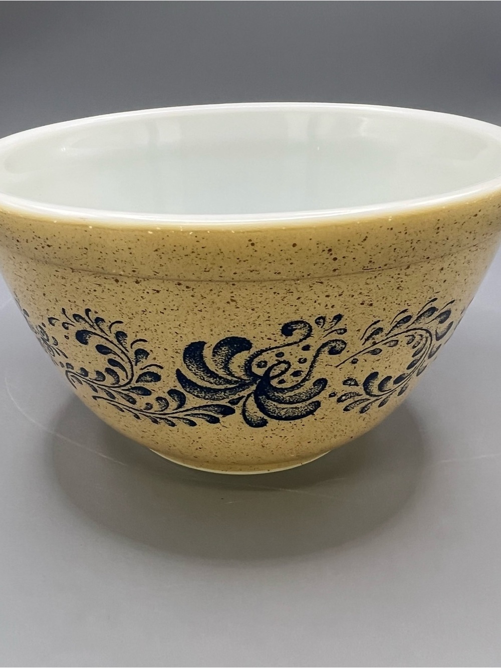 Vintage 70s Pyrex Homestead #401 Mixing Bowl 6in - 1.5 pt Tan w/ Blue Speckle